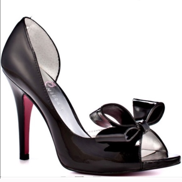 Paris Hilton Shoes - 🎩Black Bow Heels🎩